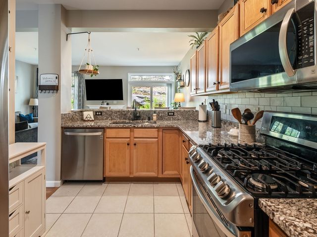 102 Lordvale Blvd 102, Grafton, MA 01536