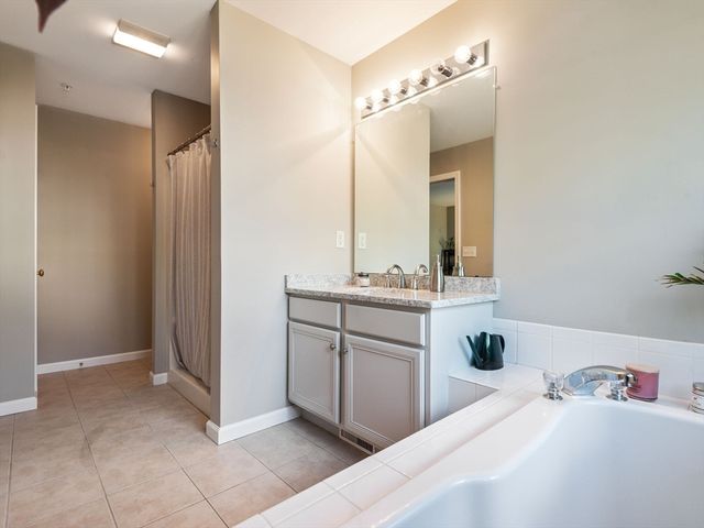 102 Lordvale Blvd 102, Grafton, MA 01536