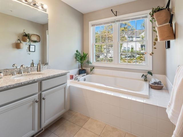 102 Lordvale Blvd 102, Grafton, MA 01536