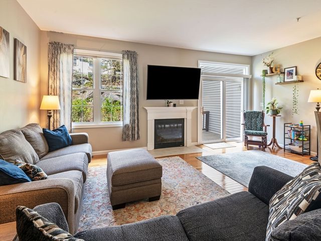 102 Lordvale Blvd 102, Grafton, MA 01536