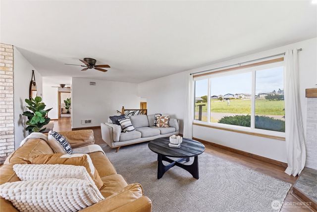 747 La Fiesta Street, Coupeville, WA 98239