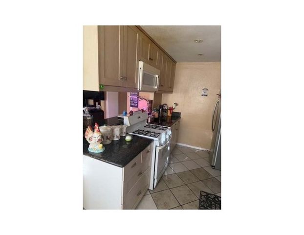 994 La Costa N101, Corona, CA 92879