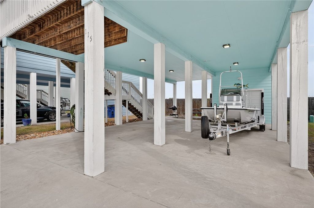115 Stingray, Rockport, TX 78382 — photo 2