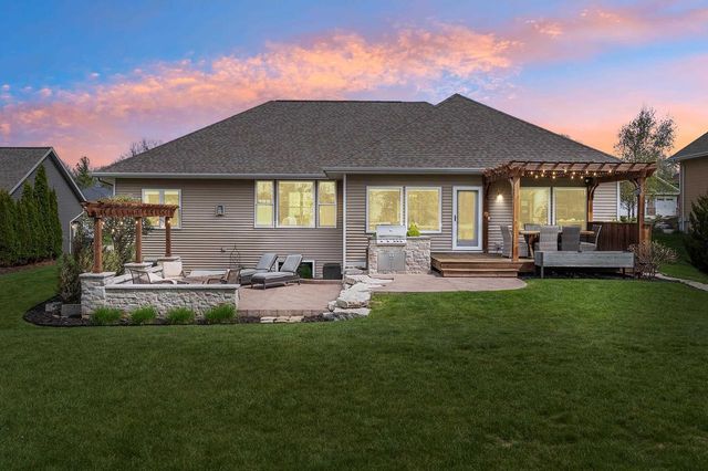 3747 COPPER OAK CIRCLE, Green Bay, WI 54313