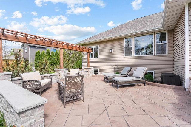 3747 COPPER OAK CIRCLE, Green Bay, WI 54313