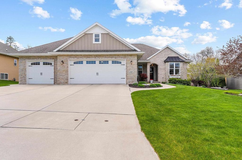 3747 COPPER OAK CIRCLE, Green Bay, WI 54313