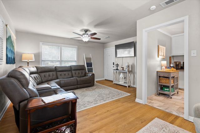 3860 W Spurgeon Street, Fort Worth, TX 76133