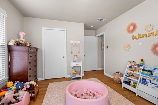 3860 W Spurgeon Street, Fort Worth, TX 76133