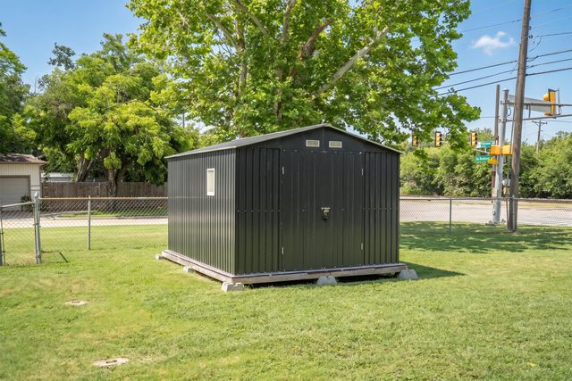 3860 W Spurgeon Street, Fort Worth, TX 76133