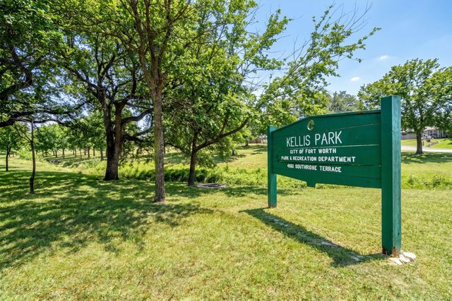 3860 W Spurgeon Street, Fort Worth, TX 76133