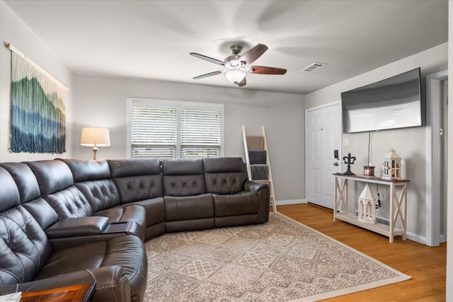 3860 W Spurgeon Street, Fort Worth, TX 76133