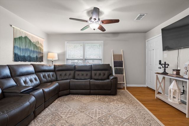 3860 W Spurgeon Street, Fort Worth, TX 76133