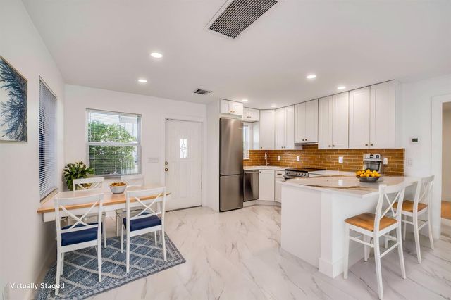 10084 Meridian Way N 4, Palm Beach Gardens, FL 33410