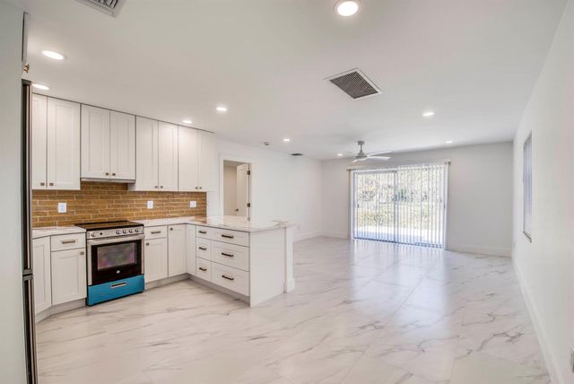 10084 Meridian Way N 4, Palm Beach Gardens, FL 33410