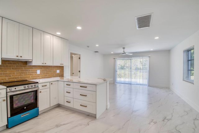 10084 Meridian Way N 4, Palm Beach Gardens, FL 33410