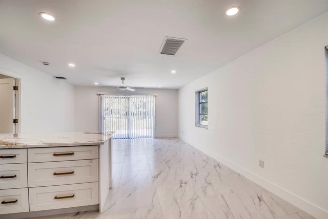 10084 Meridian Way N 4, Palm Beach Gardens, FL 33410