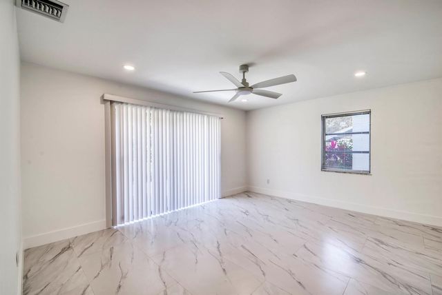 10084 Meridian Way N 4, Palm Beach Gardens, FL 33410
