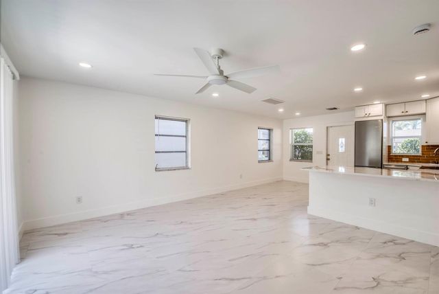 10084 Meridian Way N 4, Palm Beach Gardens, FL 33410