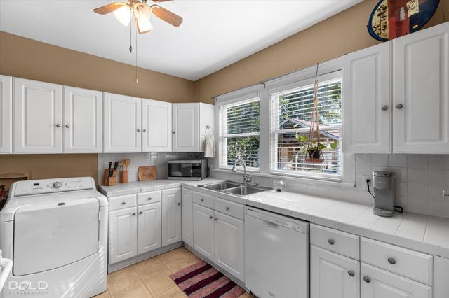 3427 Broadmoor Boulevard, Shreveport, LA 71105