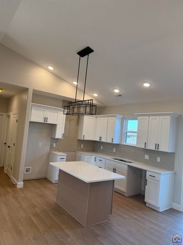 7600 SW 24th TER, Topeka, KS 66614