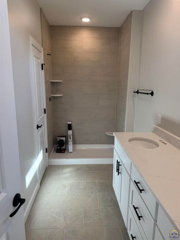 7600 SW 24th TER, Topeka, KS 66614