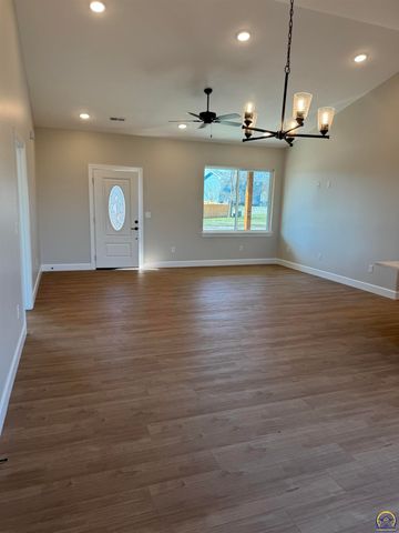 7600 SW 24th TER, Topeka, KS 66614