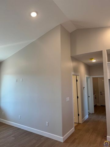 7600 SW 24th TER, Topeka, KS 66614