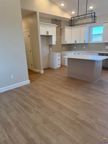 7600 SW 24th TER, Topeka, KS 66614