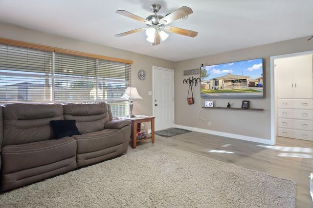 219 Lois Ave, Galt, CA 95632