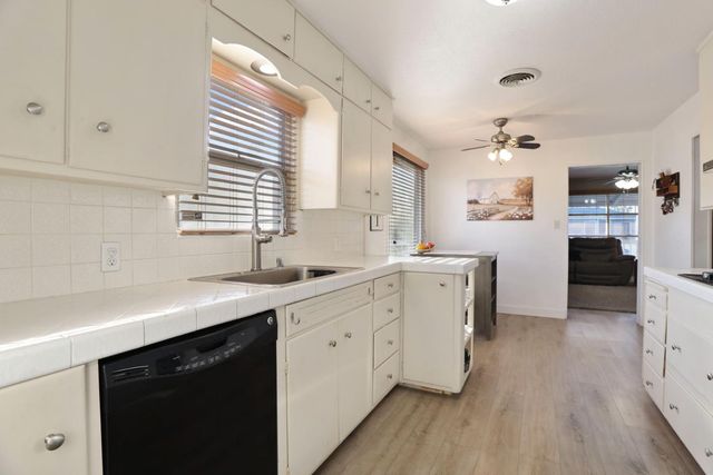 219 Lois Ave, Galt, CA 95632