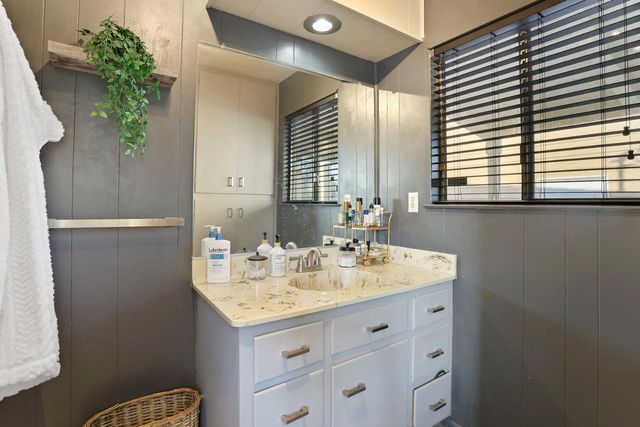 219 Lois Ave, Galt, CA 95632