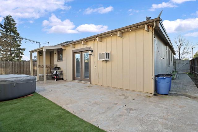 219 Lois Ave, Galt, CA 95632