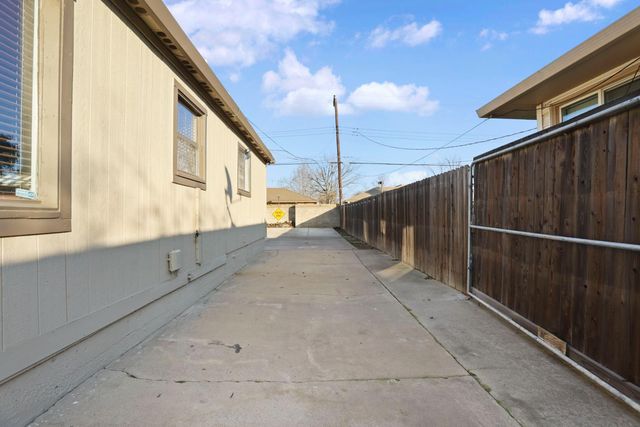 219 Lois Ave, Galt, CA 95632