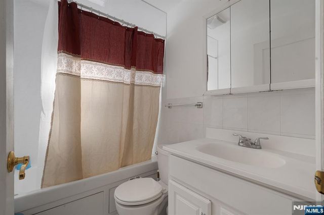 32-06 Rosalie Street, Fair Lawn, NJ 07410