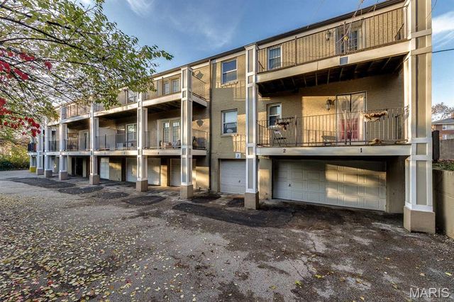 8140-42 Whitburn Drive, Clayton, MO 63105