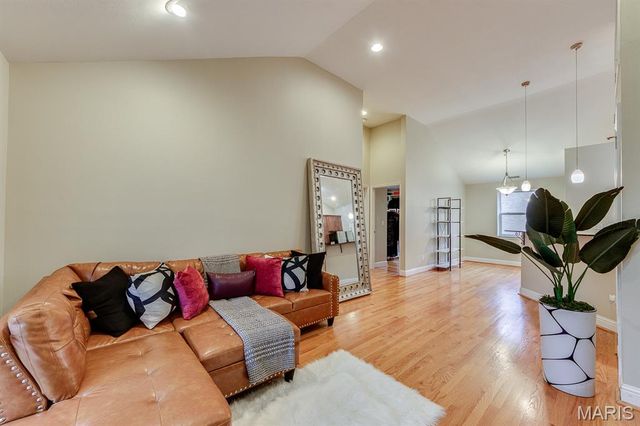 8140-42 Whitburn Drive, Clayton, MO 63105