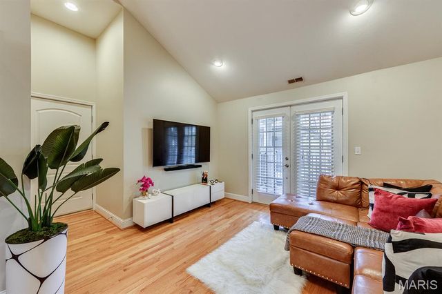 8140-42 Whitburn Drive, Clayton, MO 63105