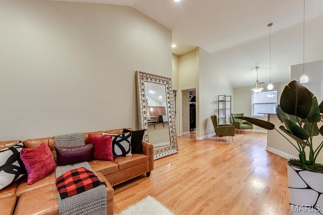 8140-42 Whitburn Drive, Clayton, MO 63105