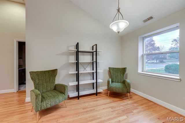 8140-42 Whitburn Drive, Clayton, MO 63105