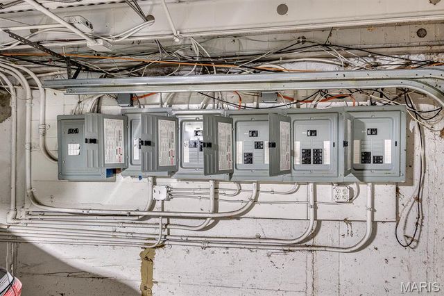 8140-42 Whitburn Drive, Clayton, MO 63105