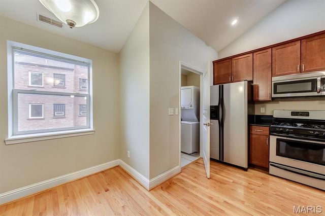 8140-42 Whitburn Drive, Clayton, MO 63105