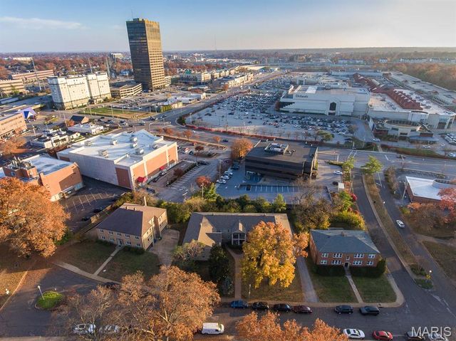 8140-42 Whitburn Drive, Clayton, MO 63105