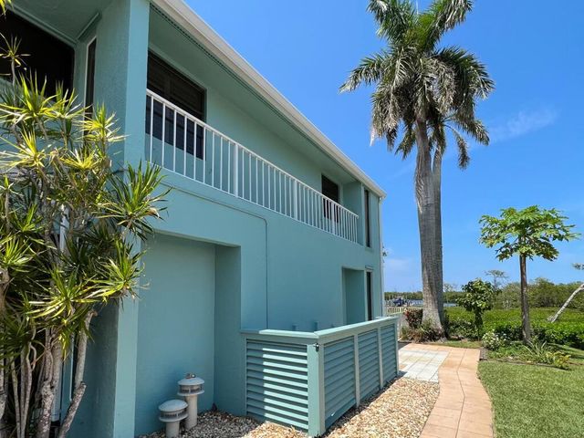 8902 SE Marina Bay Drive, Hobe Sound, FL 33455