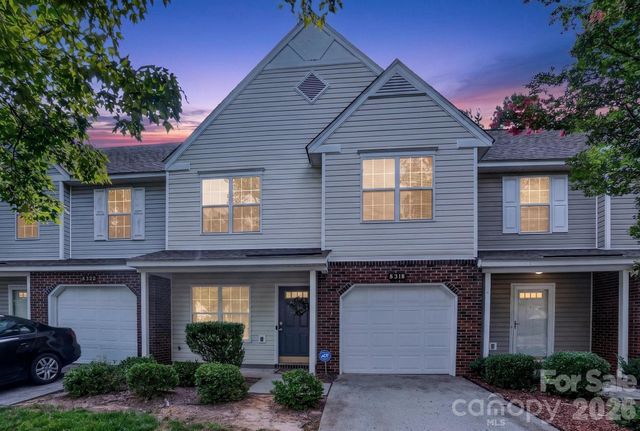 8318 Christmas Court, Charlotte, NC 28216