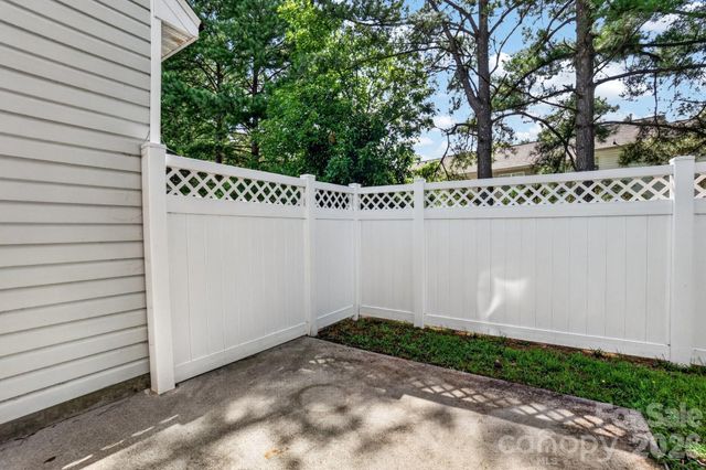8318 Christmas Court, Charlotte, NC 28216