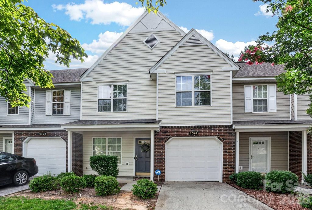 8318 Christmas Court, Charlotte, NC 28216