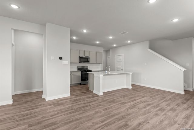 9902 Chavaneaux Lndg, San Antonio, TX 78221