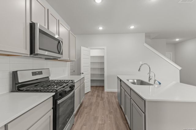 9902 Chavaneaux Lndg, San Antonio, TX 78221