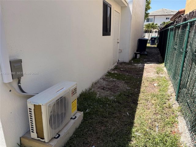 16536 SW 54th St 1, Miami, FL 33185