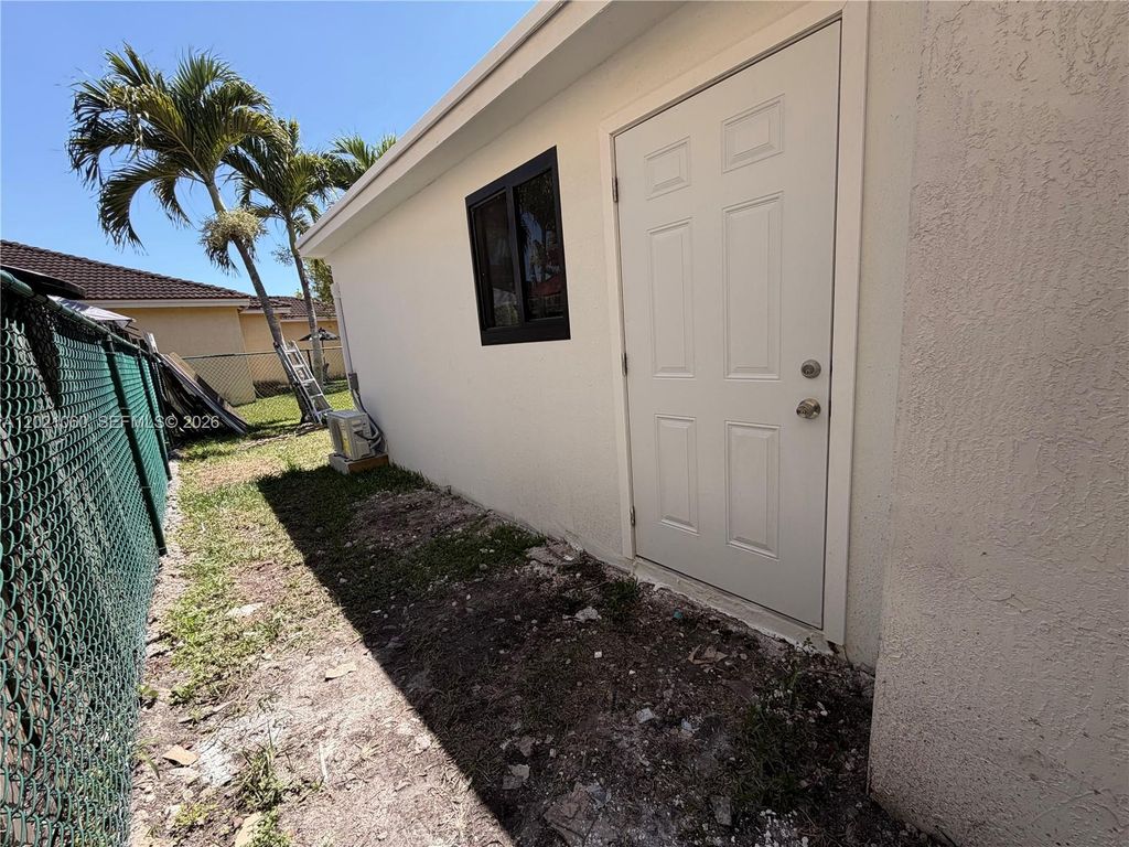 16536 SW 54th St 1, Miami, FL 33185